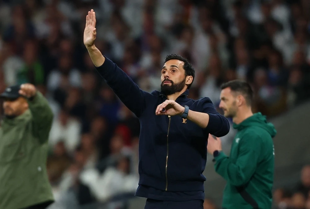 Chiec ao 2.200 euro cua Arbeloa gay bao giua tran thua Bayern hinh anh