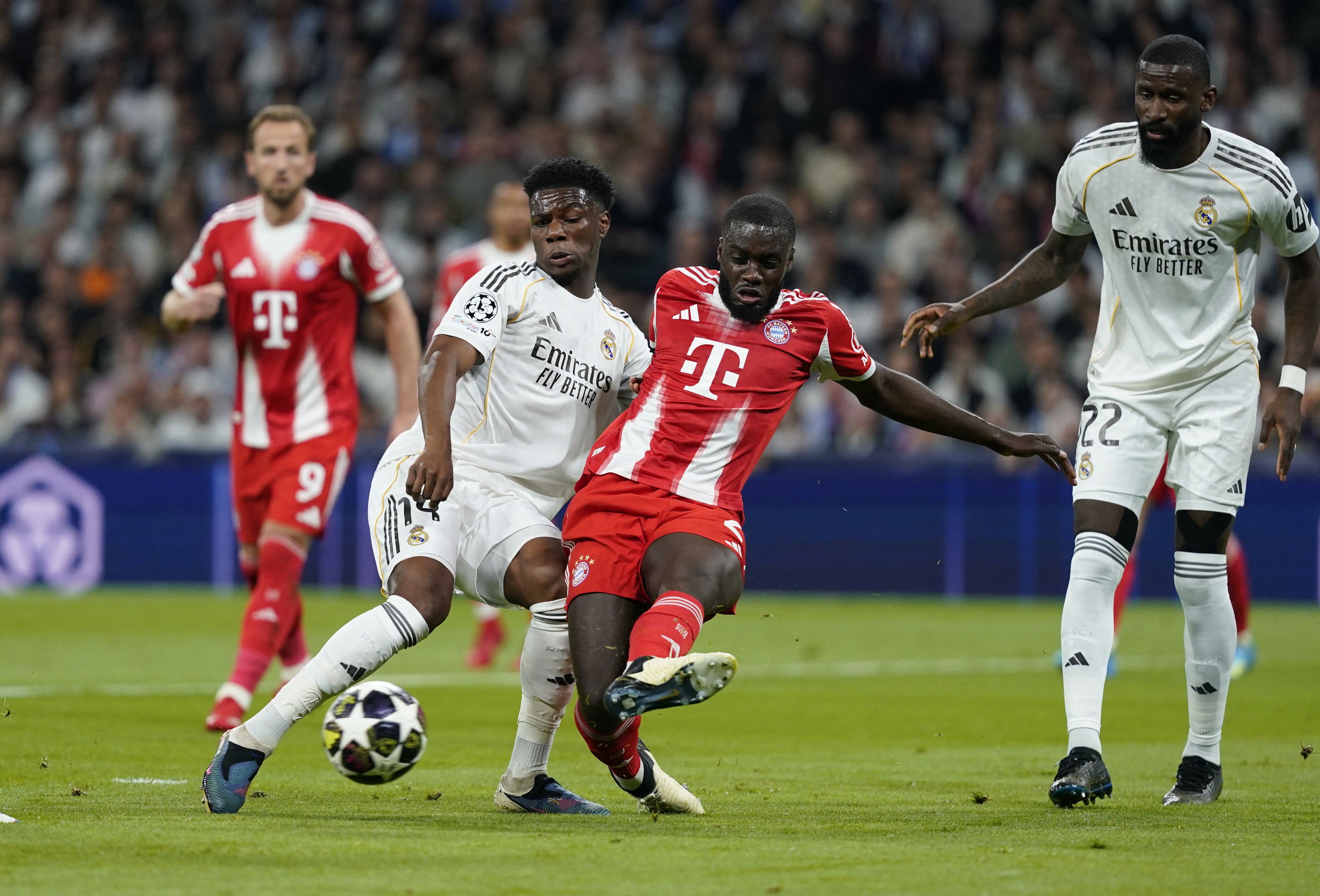 Upamecano la 'ga he' trong chien thang cua Bayern hinh anh