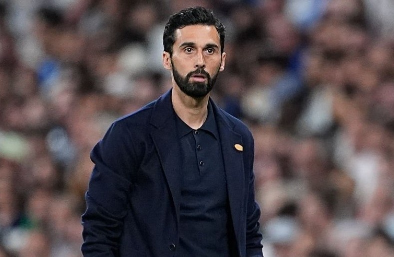 HLV Real Madrid noi gian hinh anh