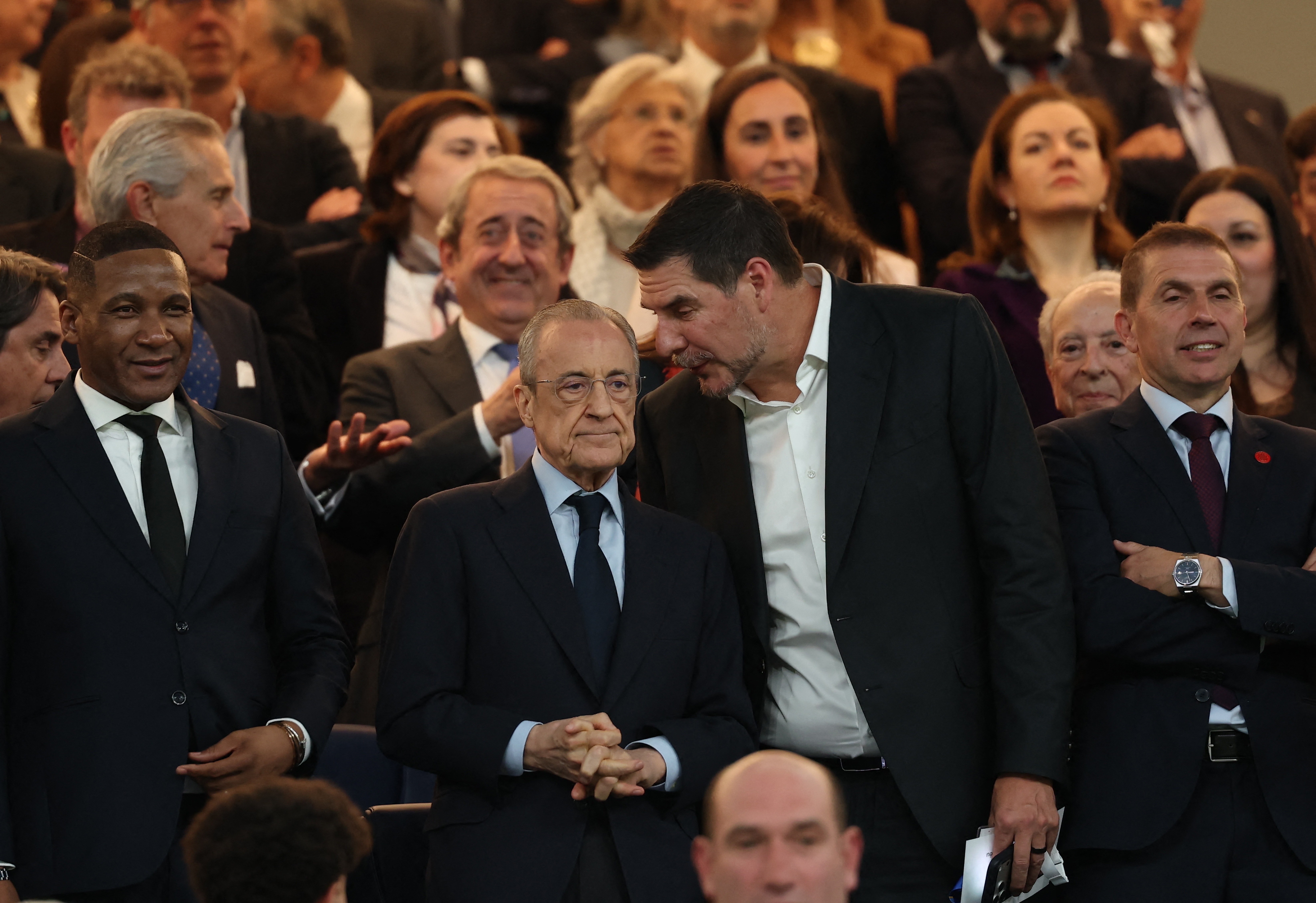 'Bo gia' Perez xuong phong thay do sau cu soc cua Real Madrid hinh anh