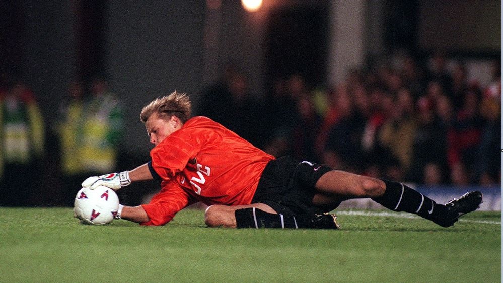 Bong da mat di mot gia tri nhu Manninger hinh anh