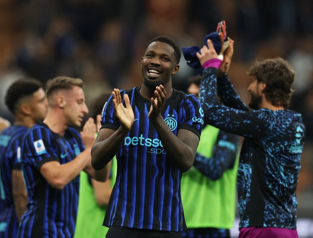 Inter Milan dem nguoc ngay vo dich Scudetto hinh anh