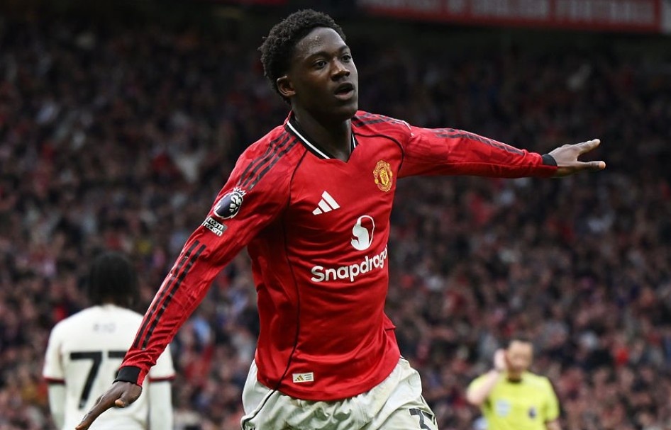 MU 3-2 Liverpool: Mainoo ruc sang hinh anh