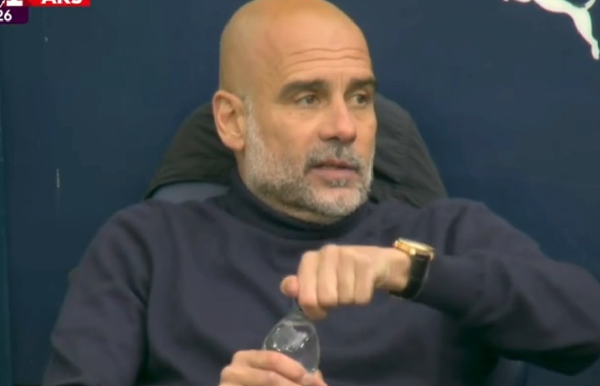 Phan ung cua Pep truoc sai lam cua Donnarumma hinh anh