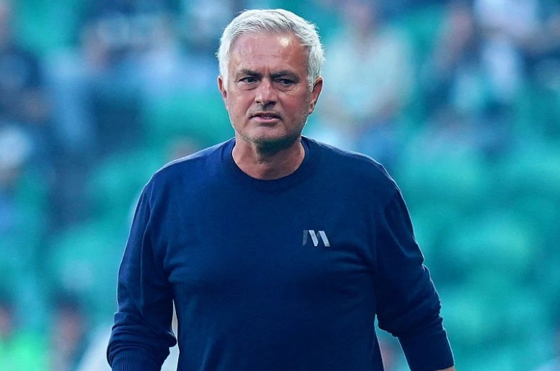 Vinicius phan doi Mourinho tro lai Real Madrid hinh anh