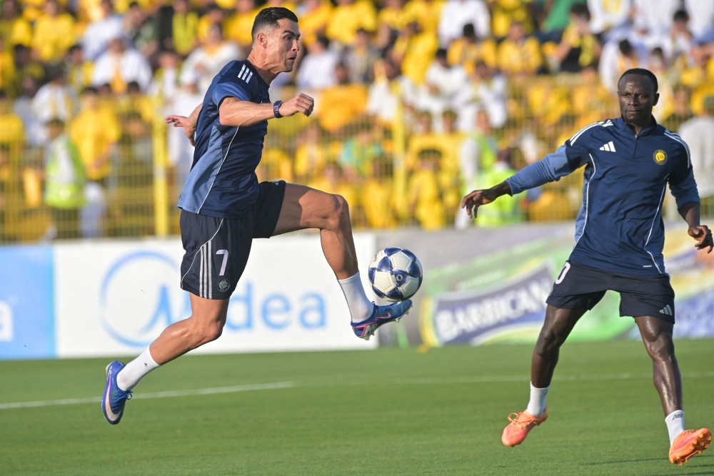 Ronaldo sap cham giac mo da cung con trai hinh anh