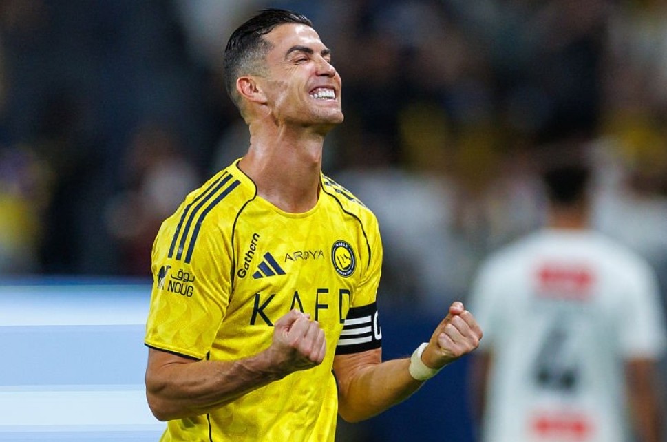 Ronaldo cung dong doi vao chung ket cup chau A hinh anh