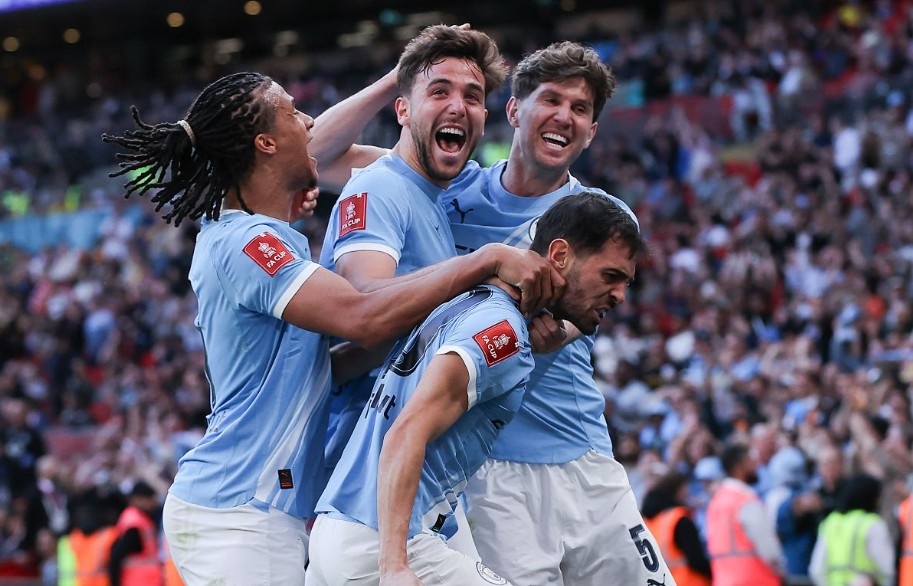 Nguoc dong ngoan muc, Man City sang cua gianh cu an ba hinh anh