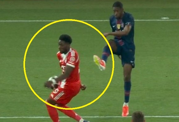 Tranh cai trong tran cau lich su giua PSG va Bayern hinh anh