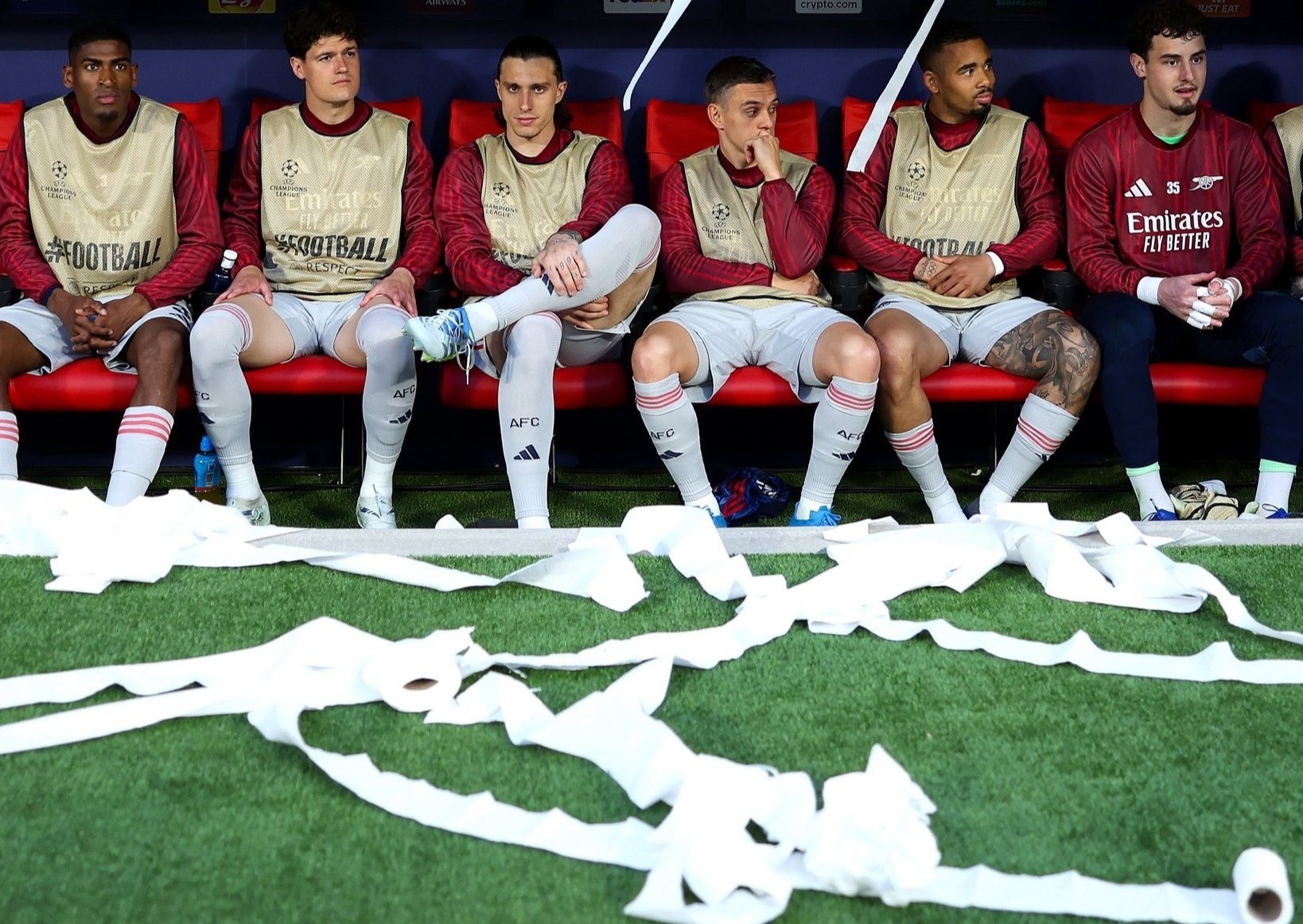 Tran Atletico Madrid - Arsenal tran ngap giay ve sinh hinh anh