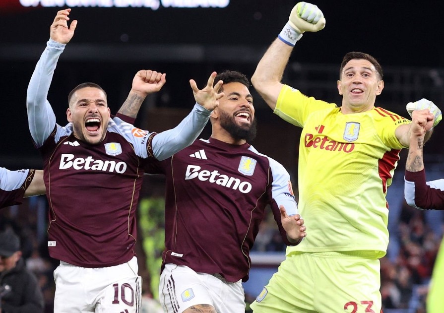 Aston Villa vao chung ket cup chau Au sau 44 nam hinh anh
