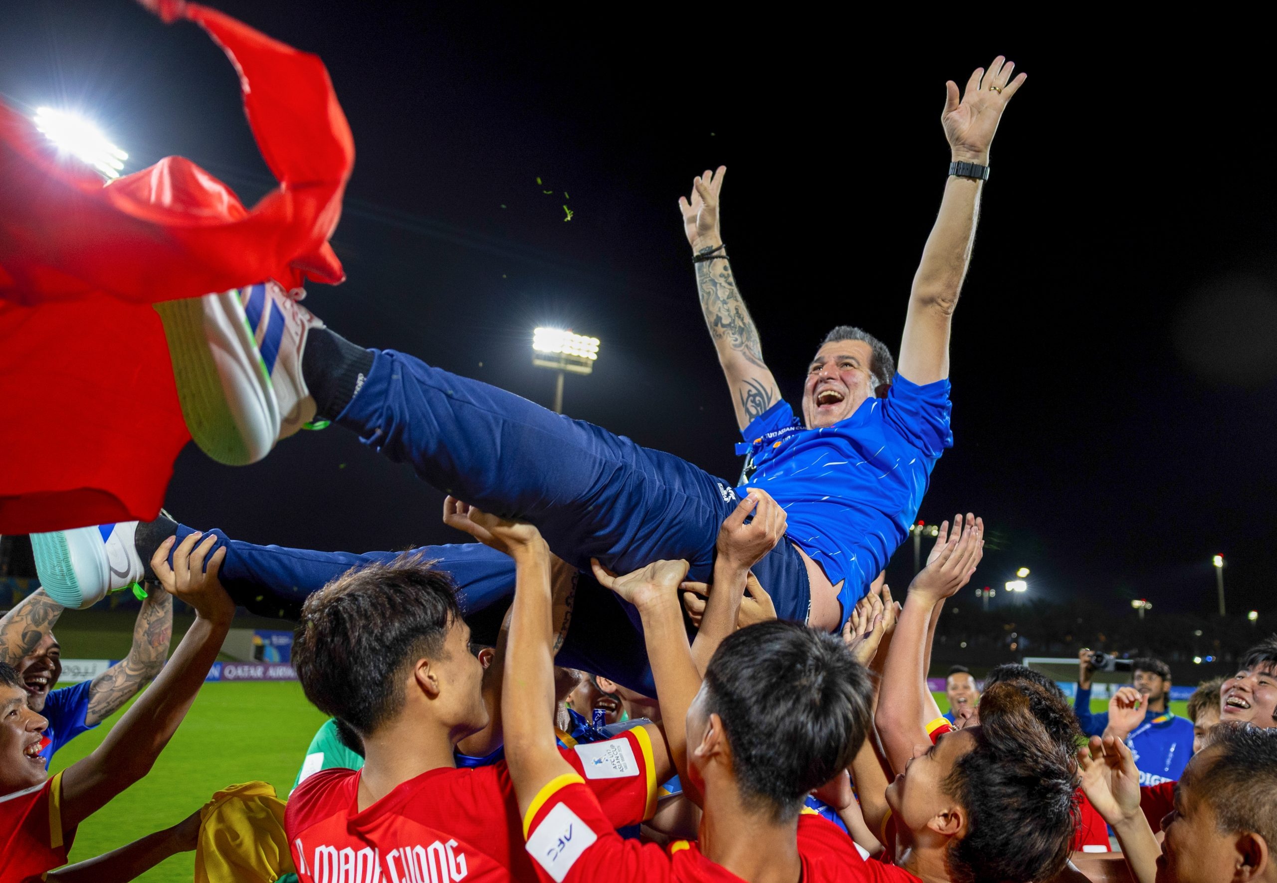 HLV Roland: 'U17 World Cup la cu hich cho bong da Viet Nam' hinh anh