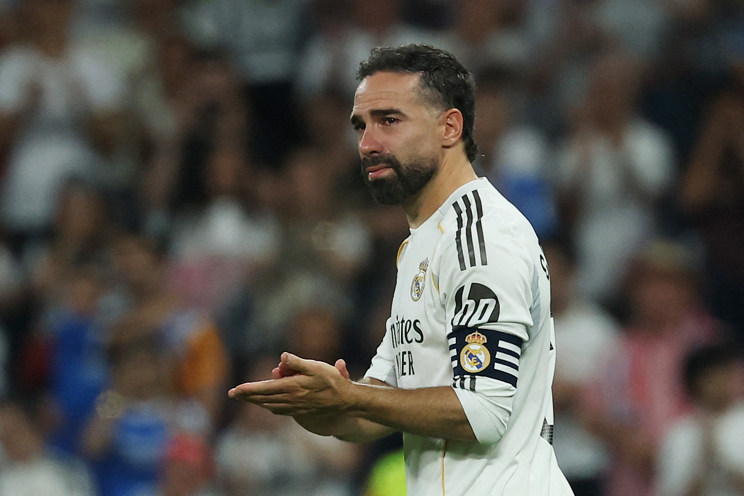 Carvajal bat khoc o tran cuoi cung cho Real Madrid hinh anh