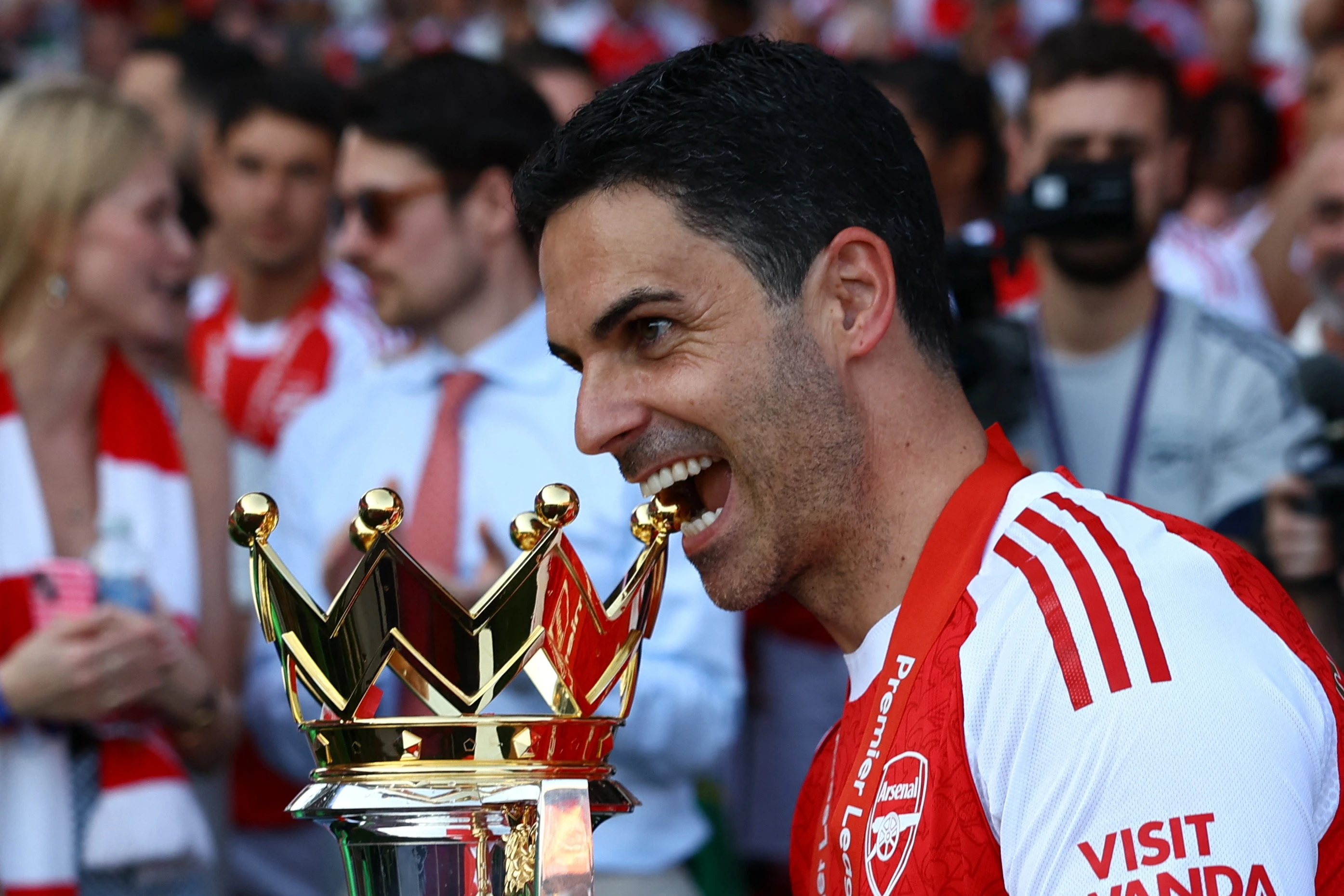 Arsenal vo dich vi khong lang phi hinh anh