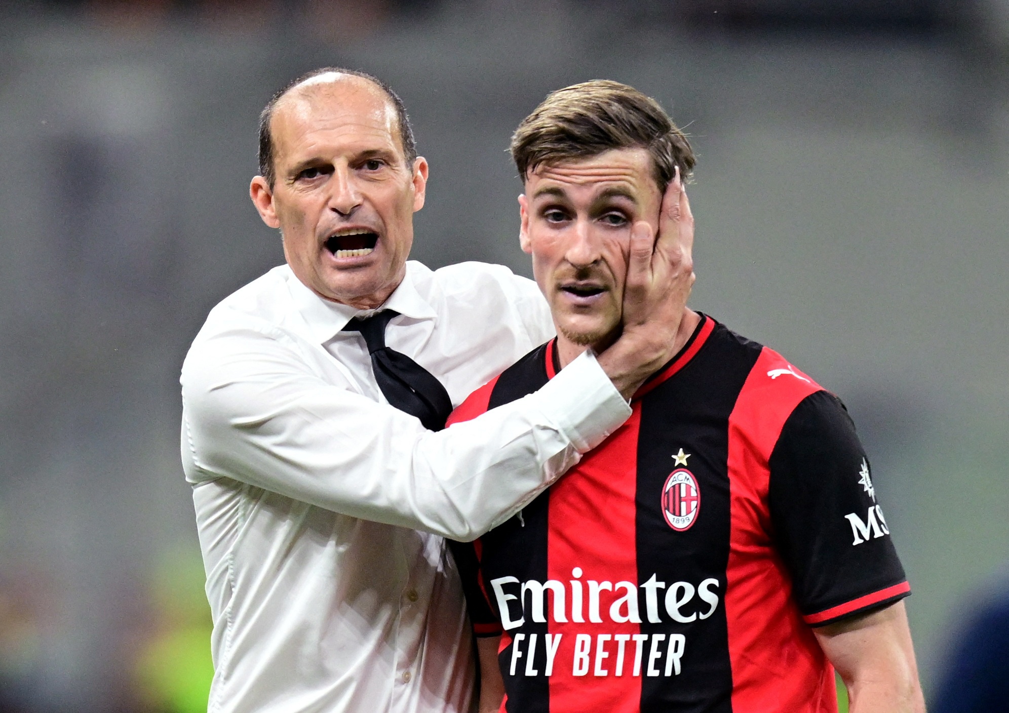 Milan tra gia cho mua giai tu huy hinh anh