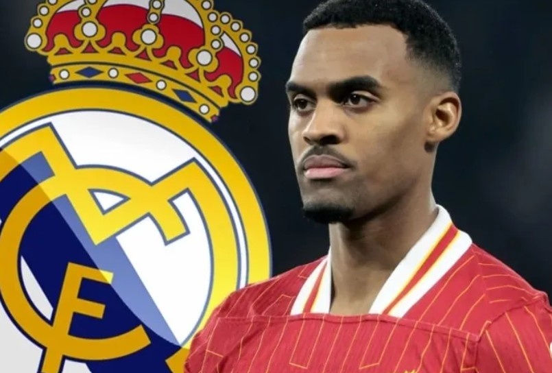 Real Madrid 'xau xe' doi hinh Liverpool hinh anh
