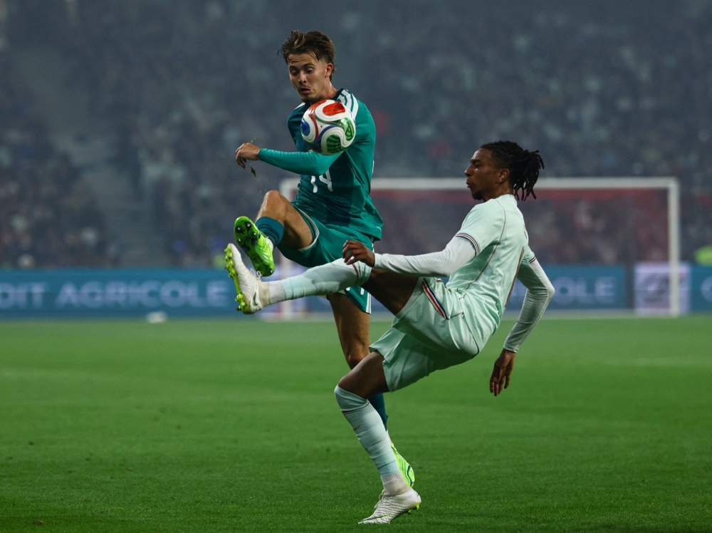 FIFA ap dung luat moi, Olise lap tuc bi anh huong hinh anh