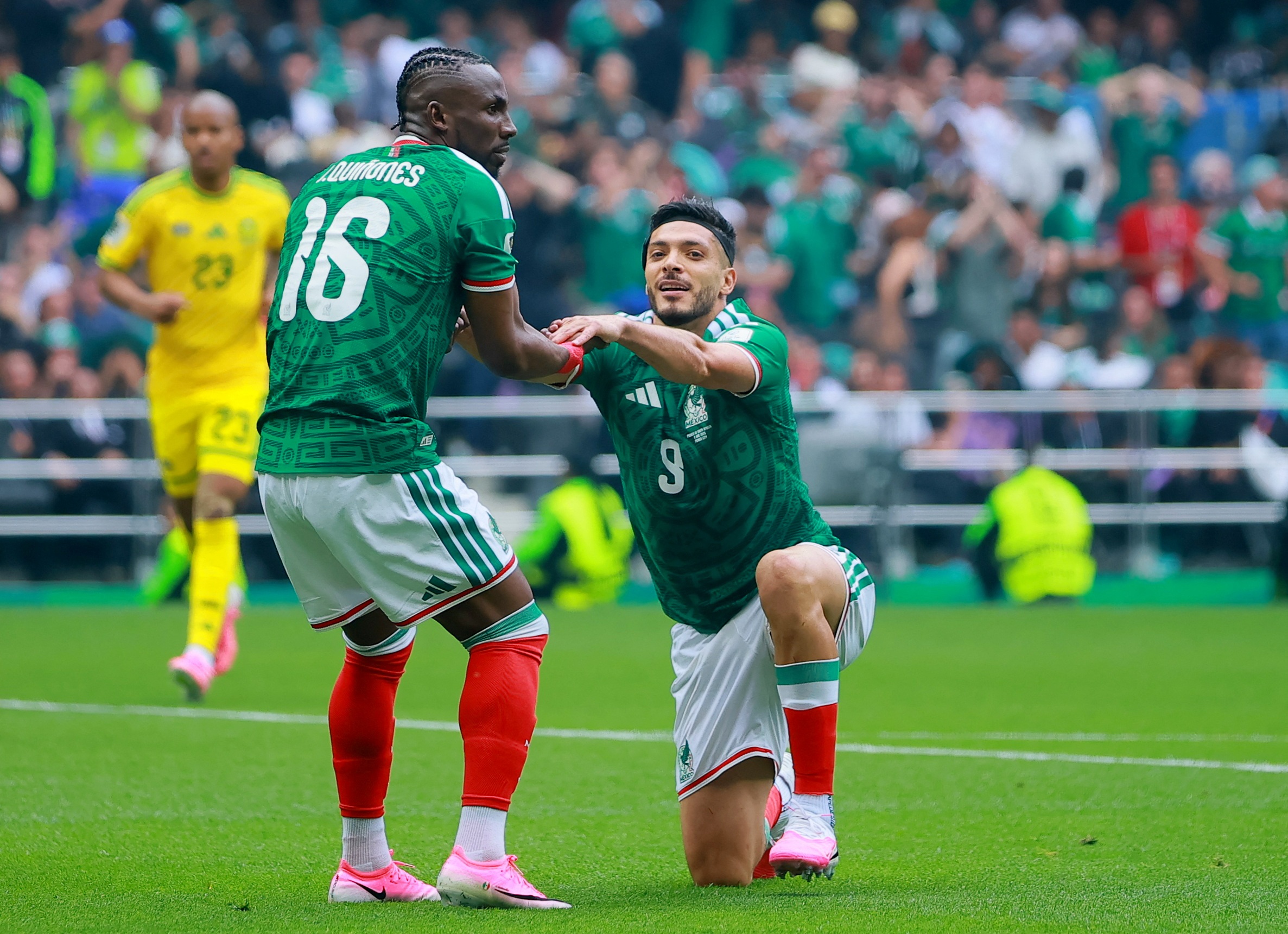 Mexico 1-0 Nam Phi: Ban mo ty so som hinh anh