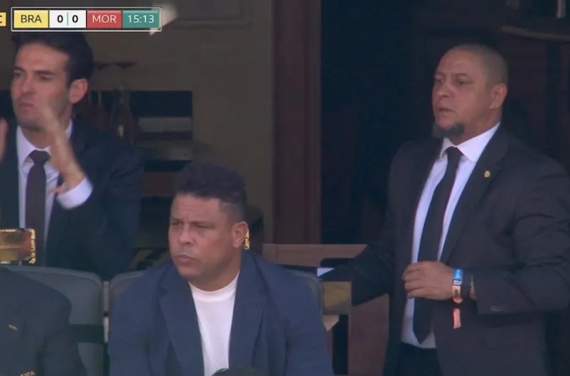 Phan ung gay chu y cua Ronaldo, Kaka hinh anh
