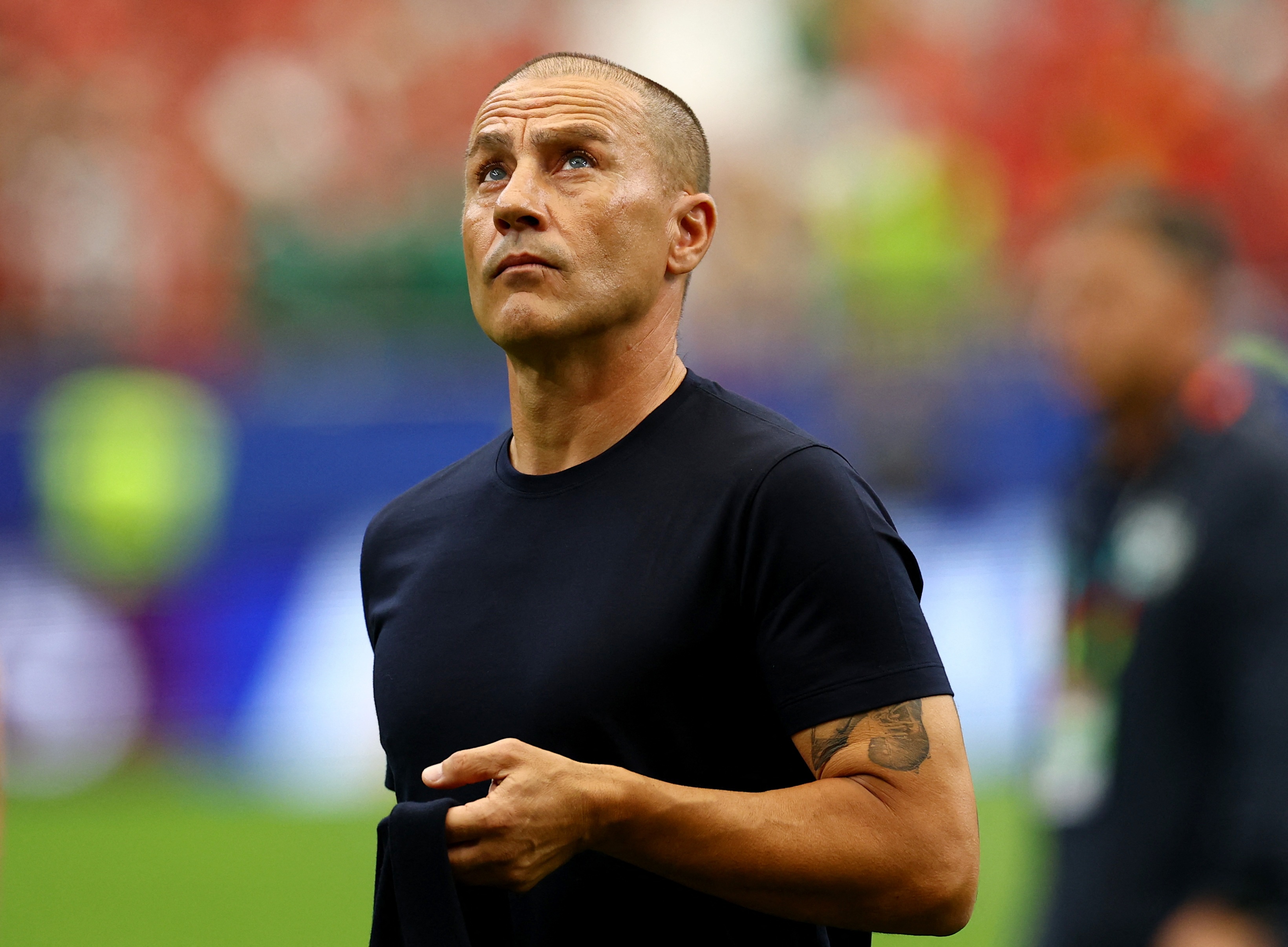 Cannavaro khuyen Ronaldo choi them vai nam hinh anh