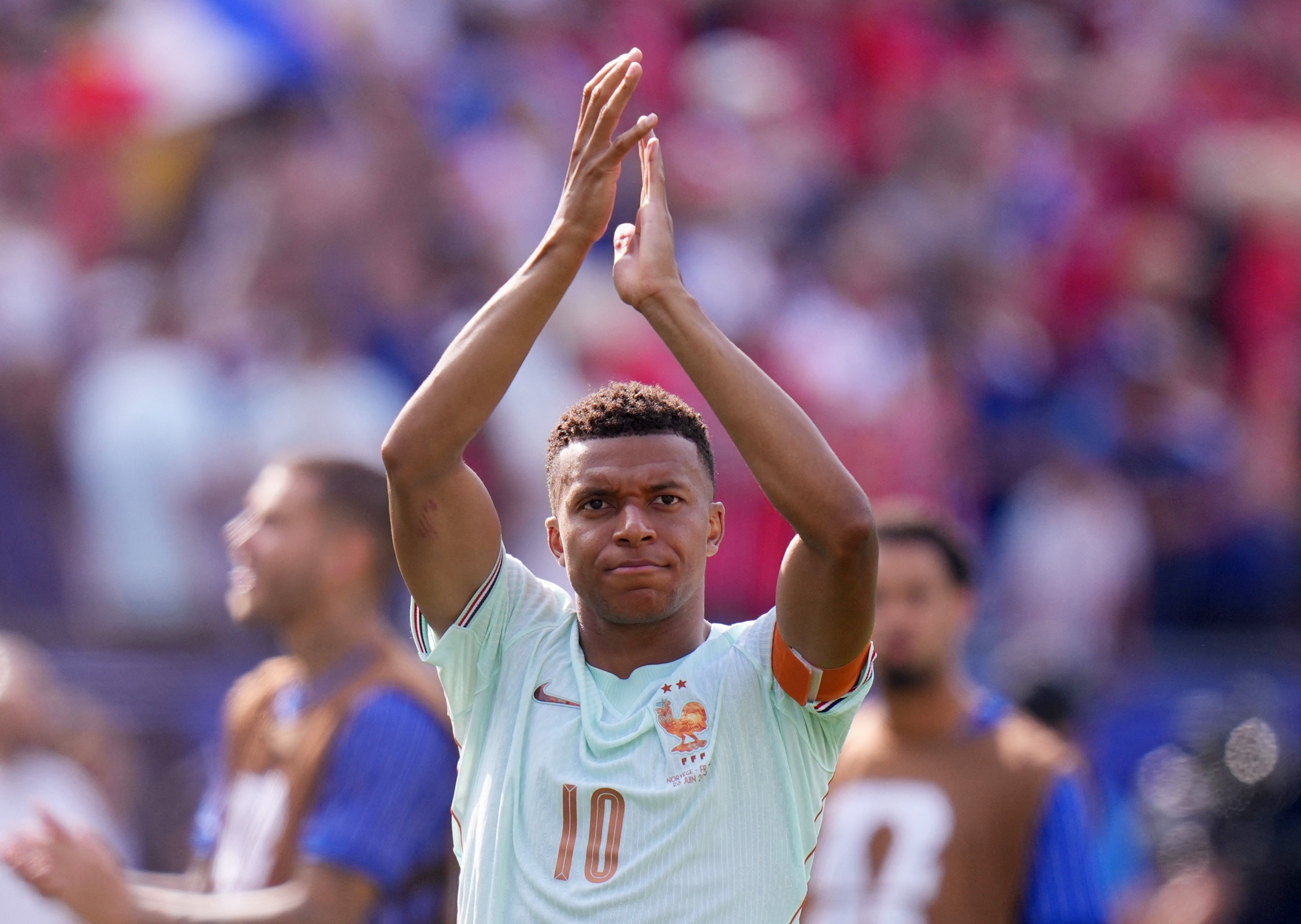 Ronaldo goi Mbappe la nguoi ke thua hinh anh