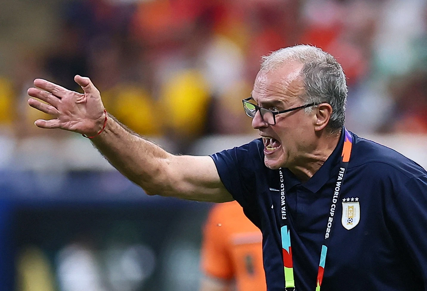 Bielsa to cau thu Uruguay bo roi minh hinh anh
