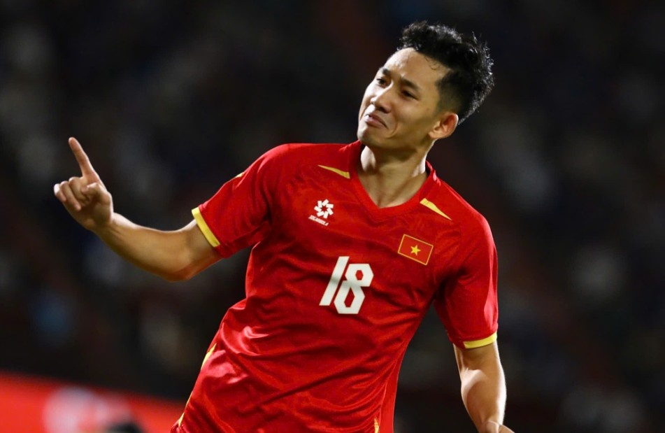 Tuyển Việt Nam thắng Thái Lan 2-0 trên sân khách