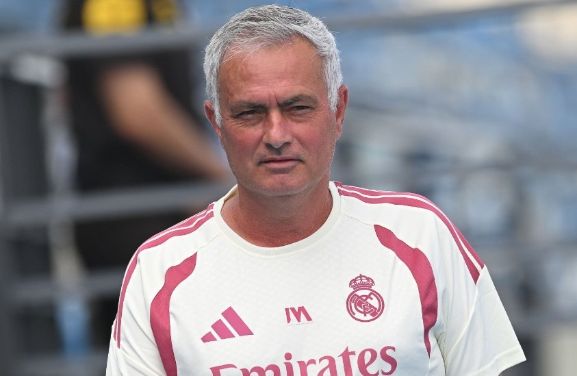 Mourinho không cần 6 cầu thủ