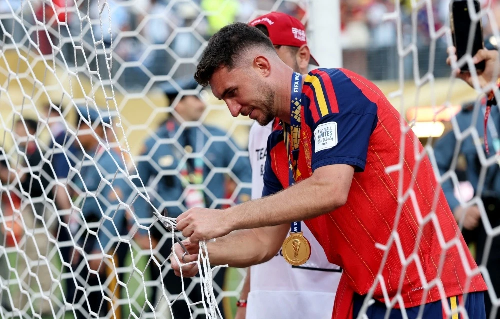 Athletic định giá Laporte 80 triệu euro