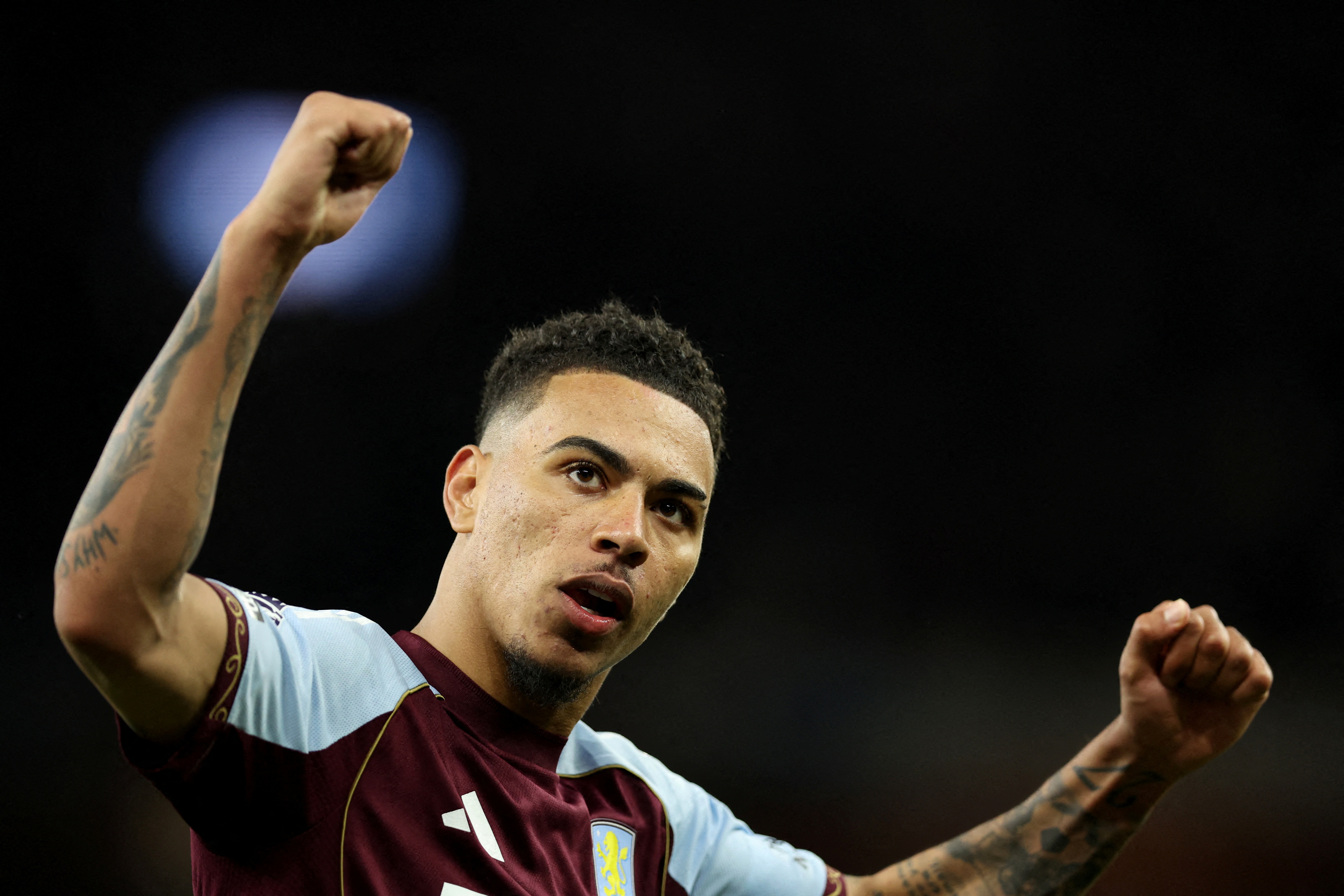 Nghịch lý Premier League: Càng giàu, càng lỗ