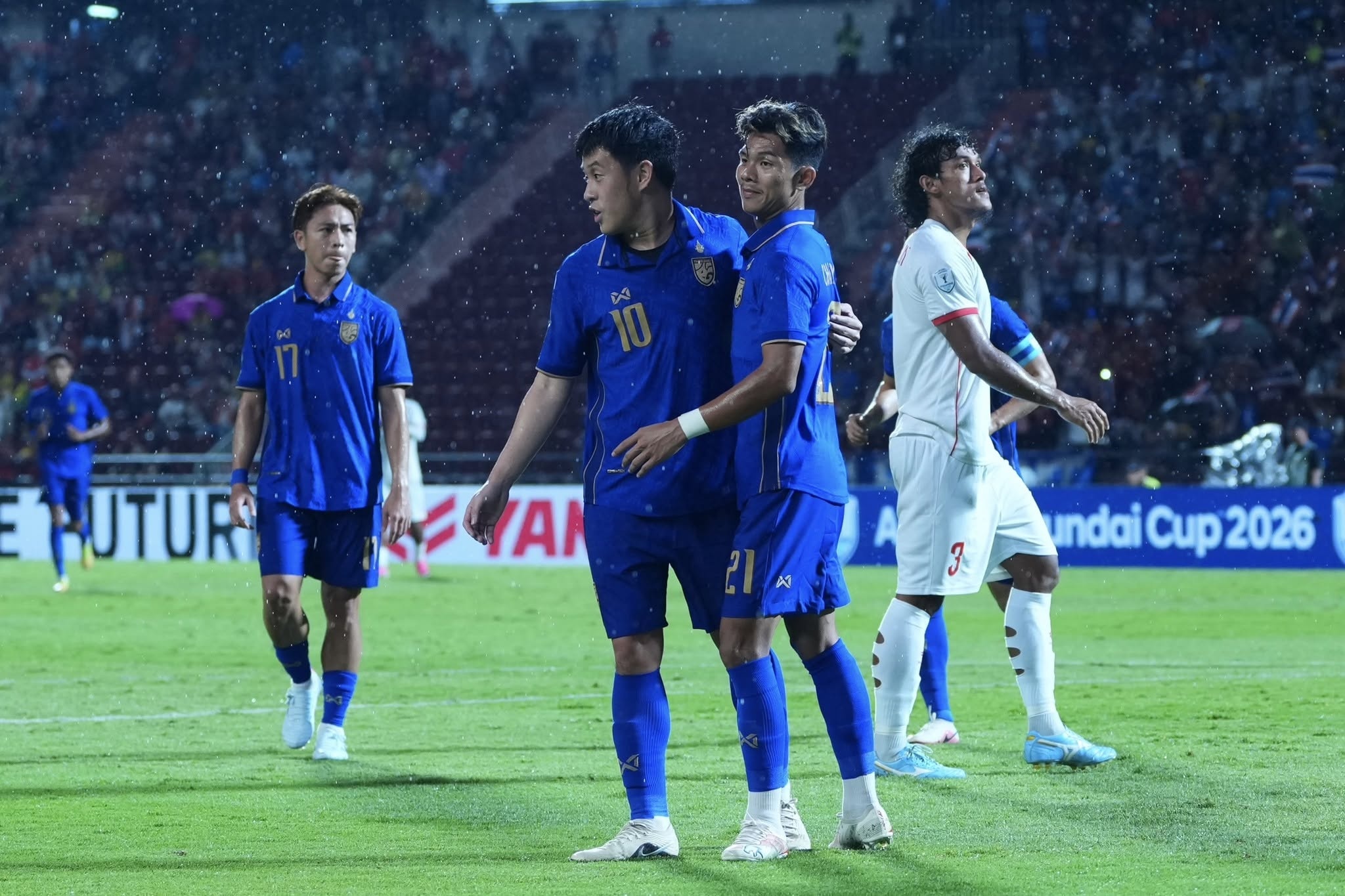 Thái Lan chưa hay nhất vẫn thắng tuyệt đối