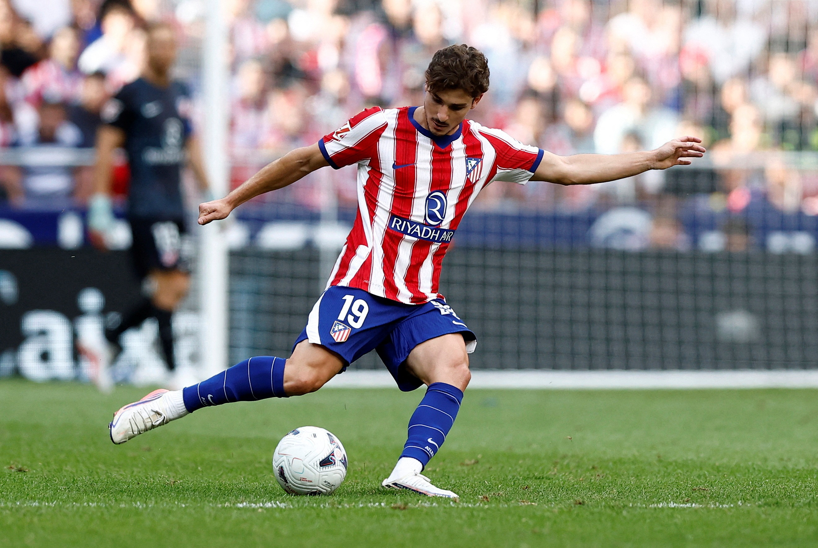 Arsenal dọn đường đón Julian Alvarez
