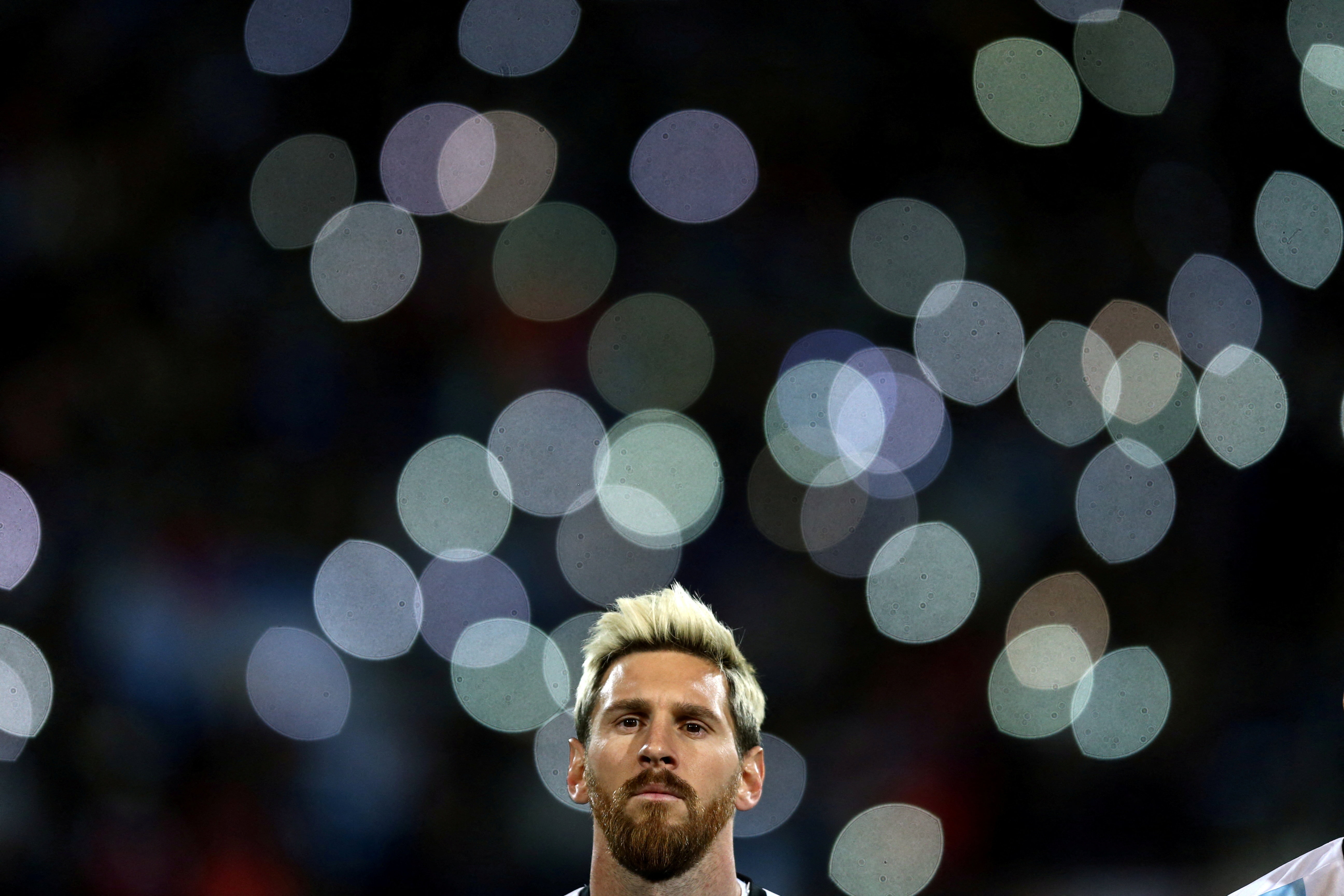 Thế giới truyền thông phản ứng ra sao khi Messi chia tay Argentina?