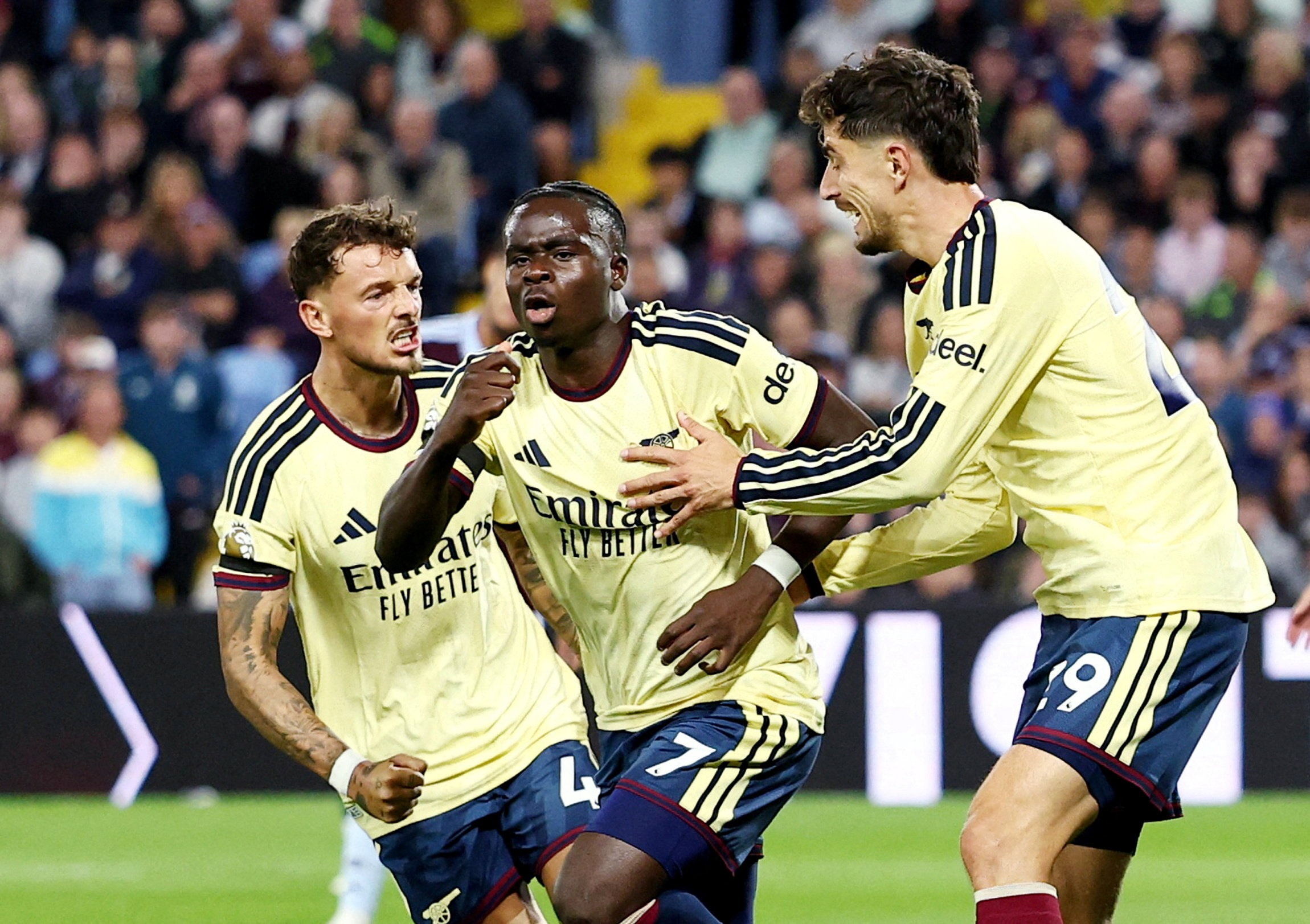 Saka giúp Arsenal thắng nhọc Aston Villa