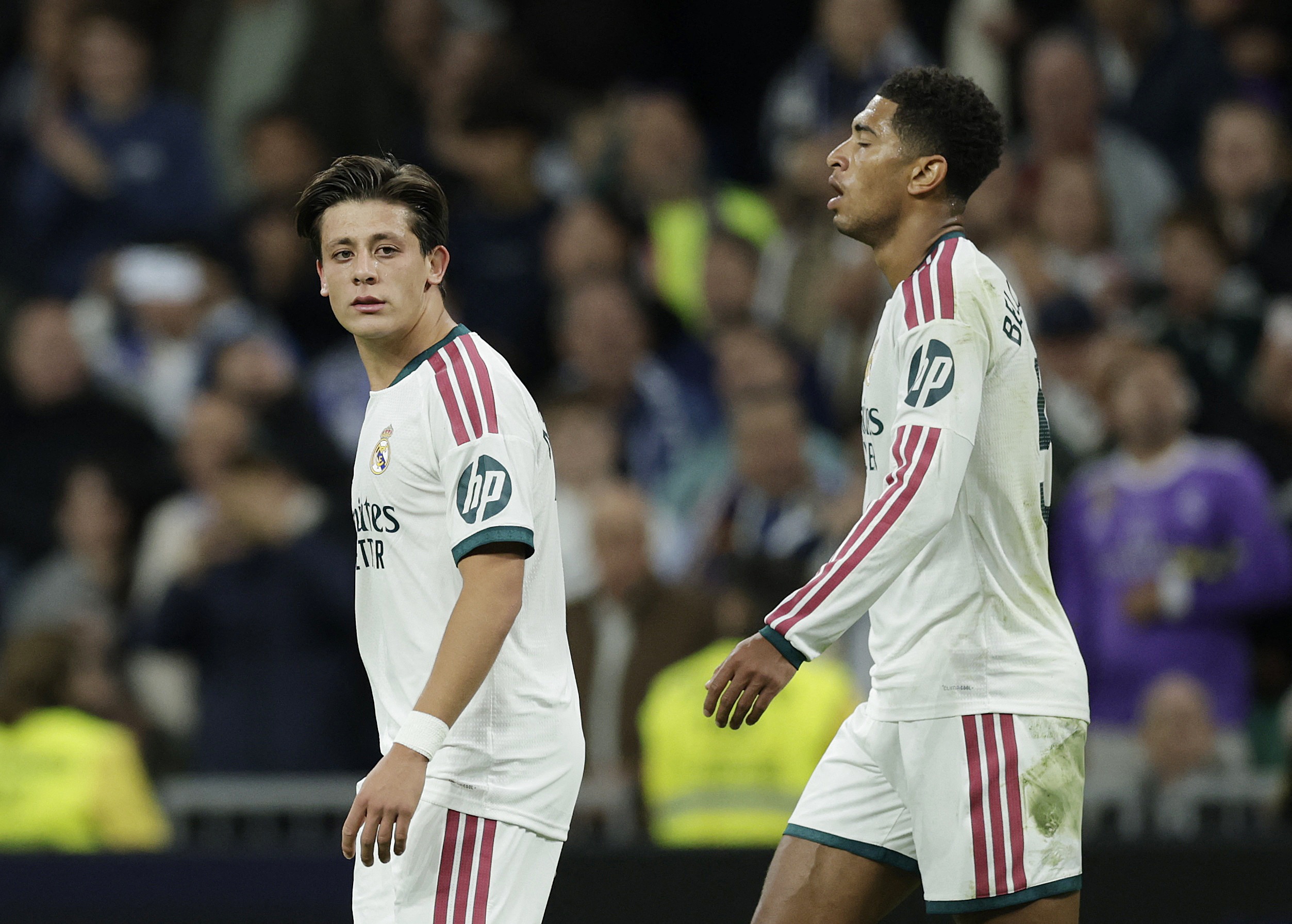 Real Madrid đại thắng giữa tranh cãi trọng tài