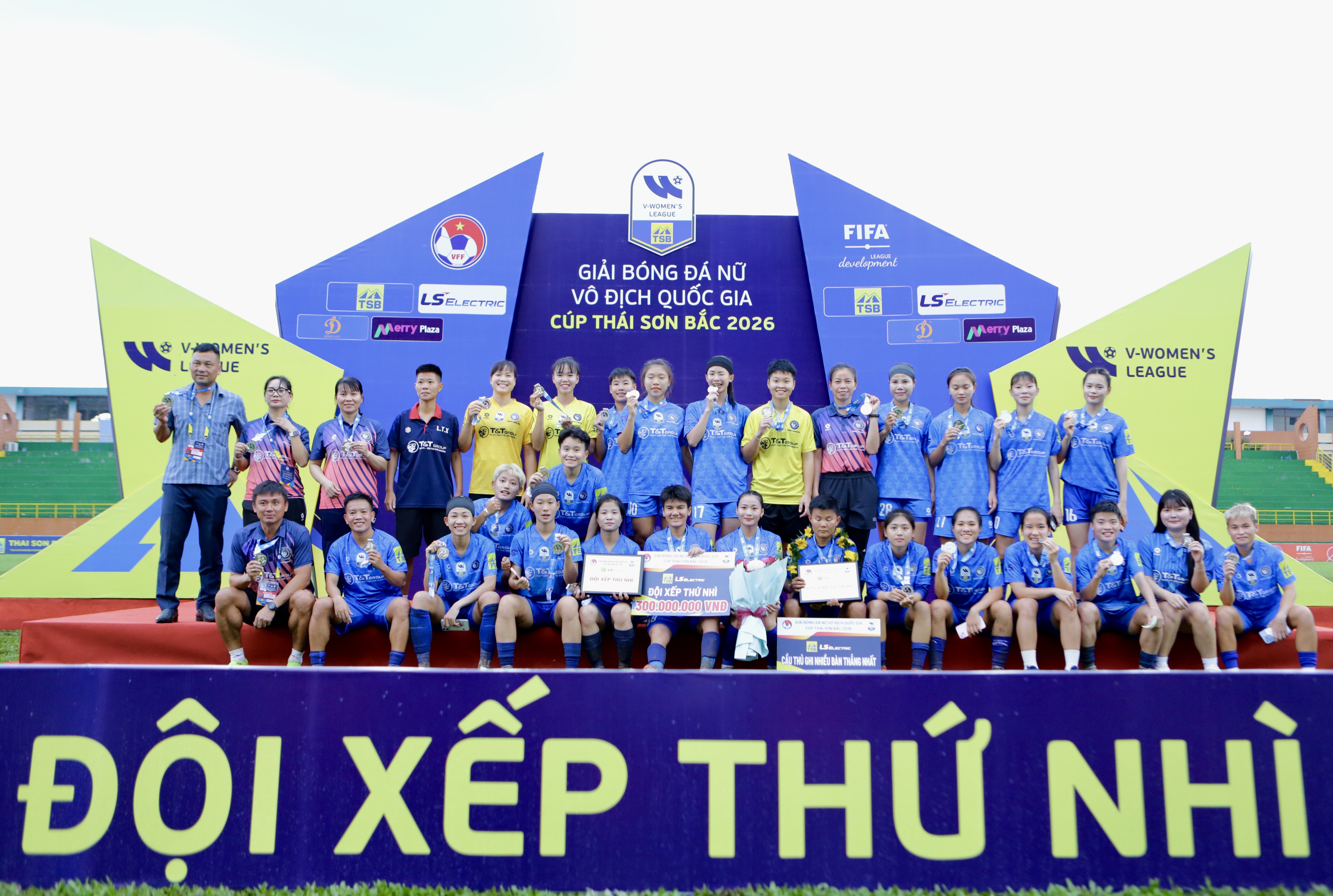 Bích Thùy lập cú đúp, CLB Thái Nguyên T&T giành ngôi á quân
