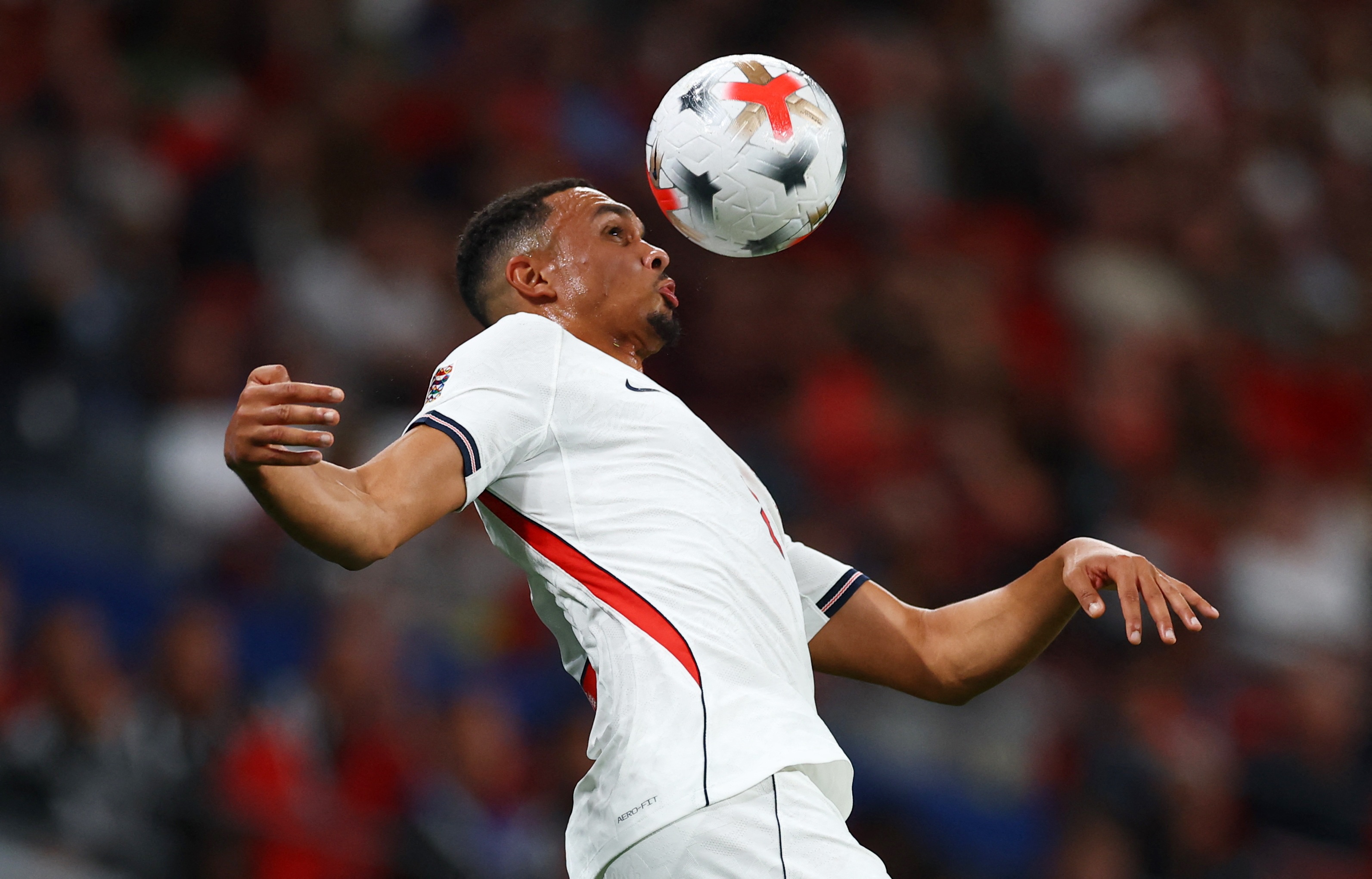 Alexander-Arnold thành người thừa dưới thời Mourinho