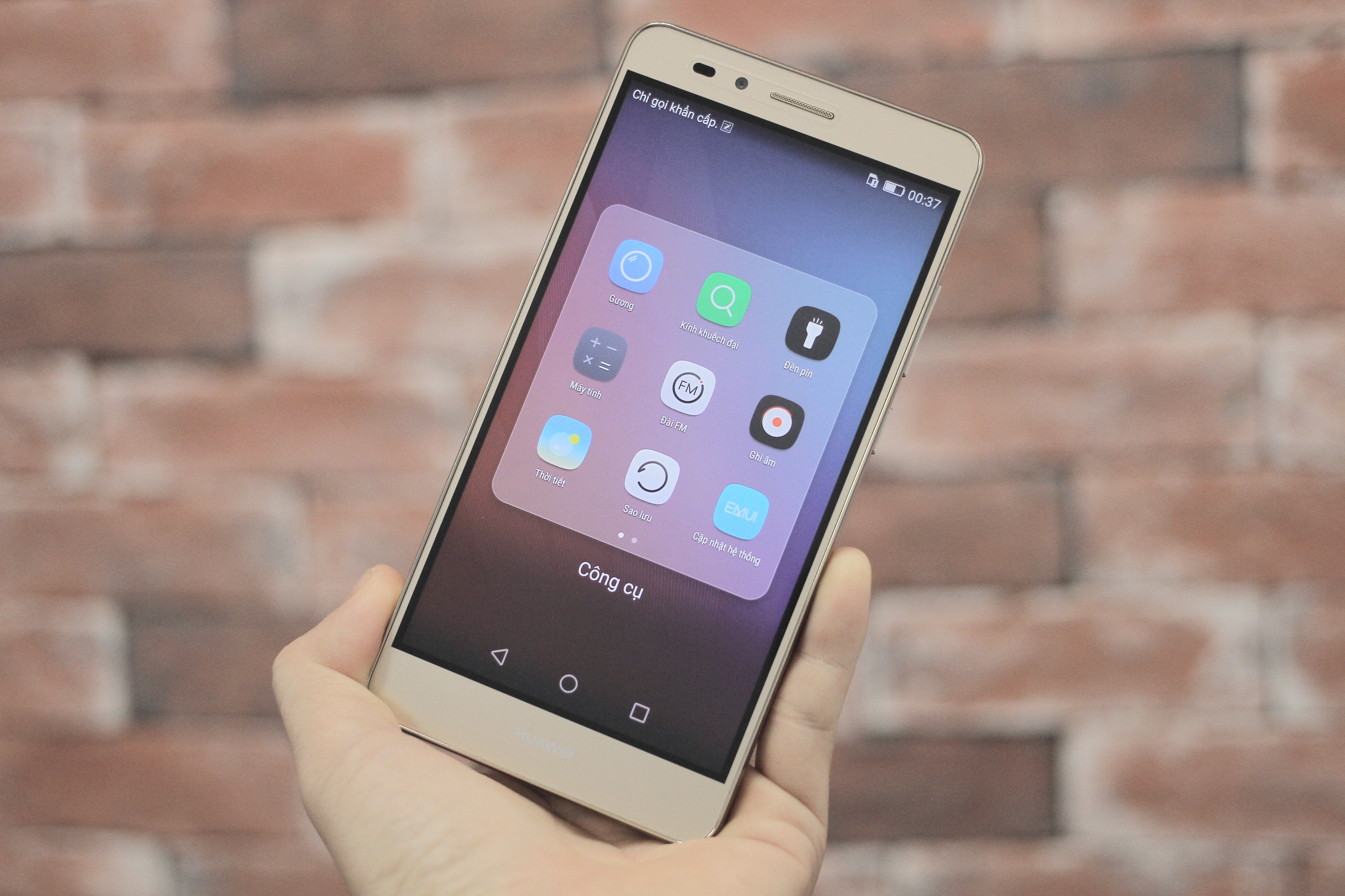 Smartphone gia 6 trieu, co cam bien van tay cua Huawei hinh anh