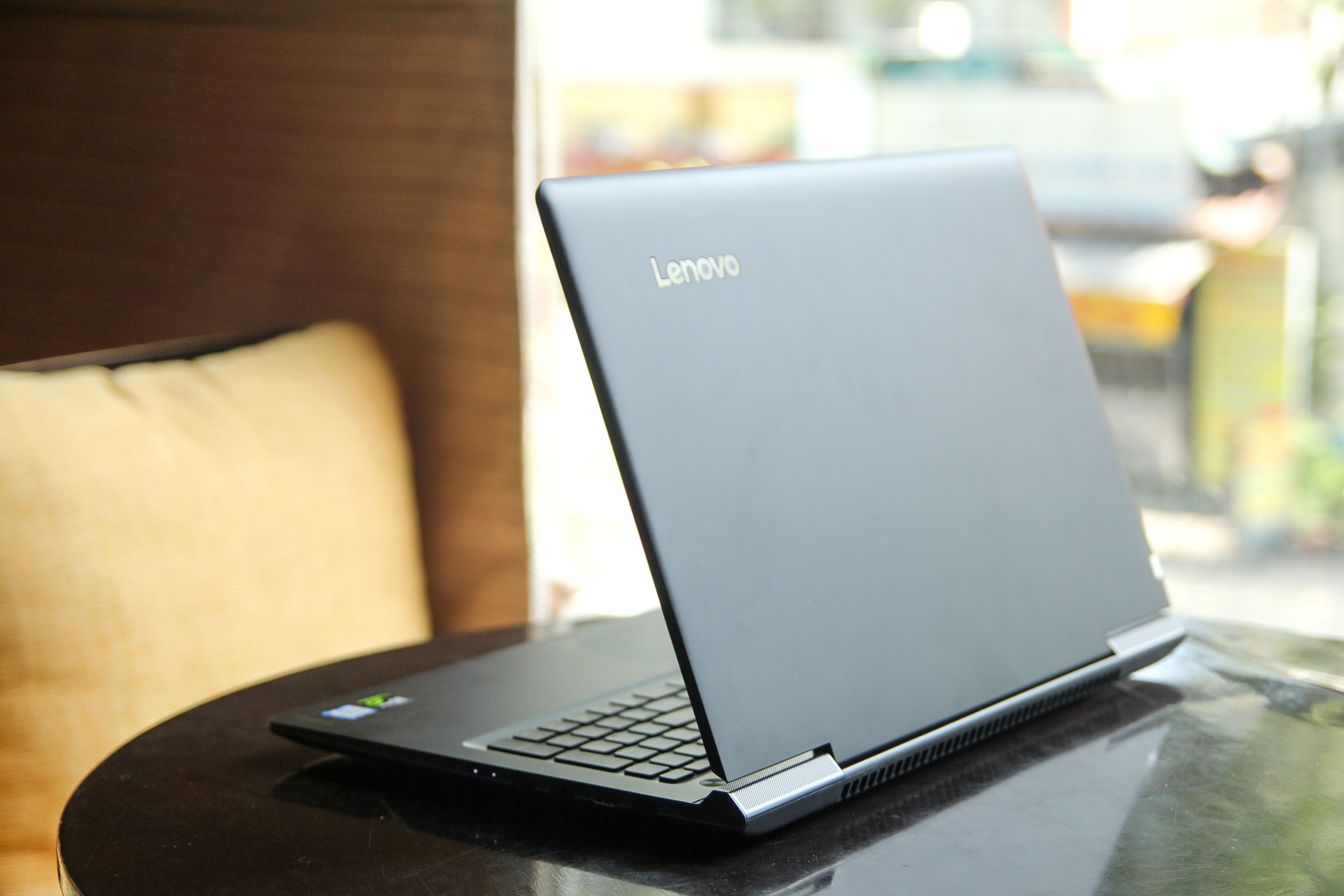 Lenovo dem laptop choi game gia re ve Viet Nam hinh anh