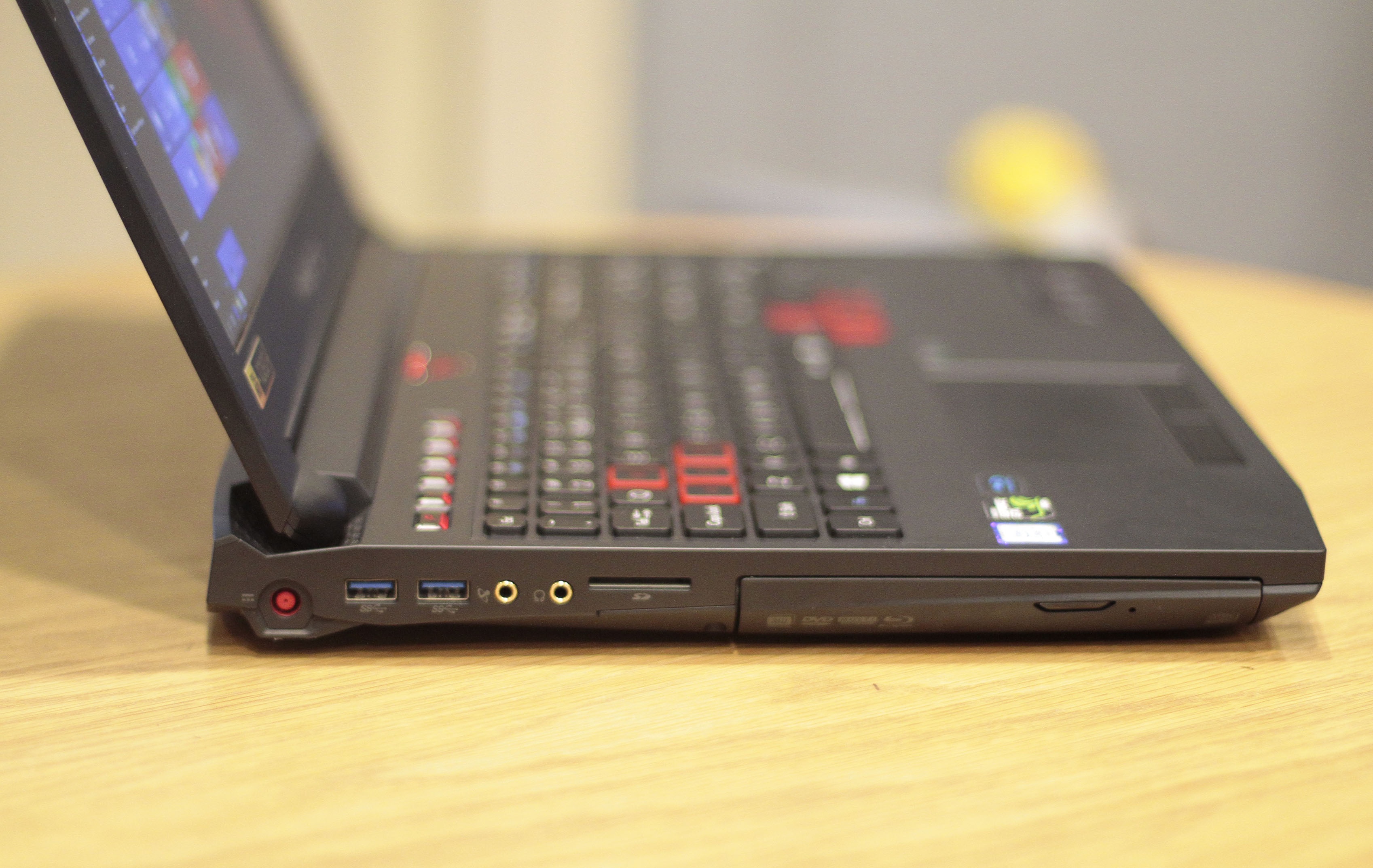 Laptop choi game Acer gia 80 trieu dong anh 9