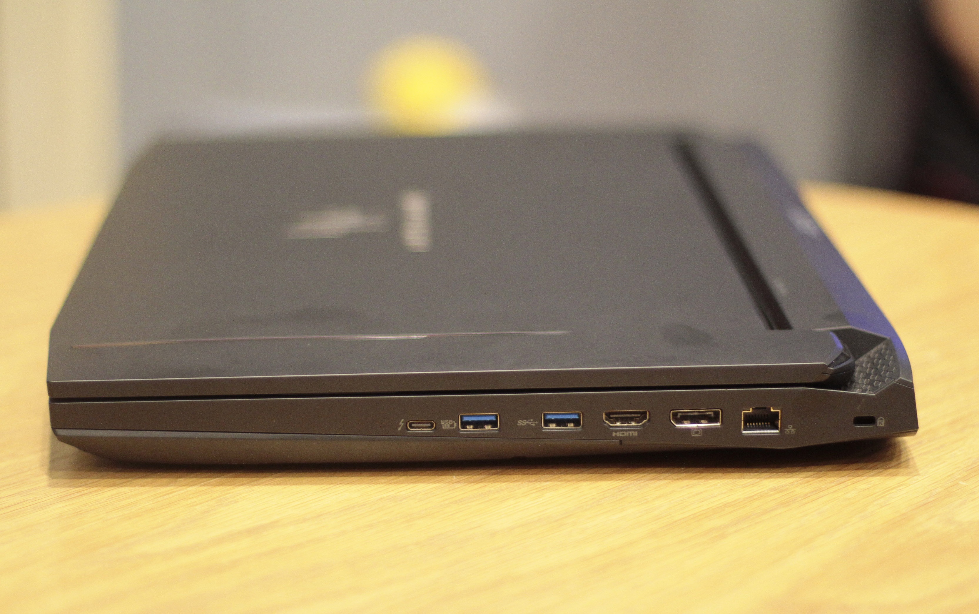 Laptop choi game Acer gia 80 trieu dong anh 10