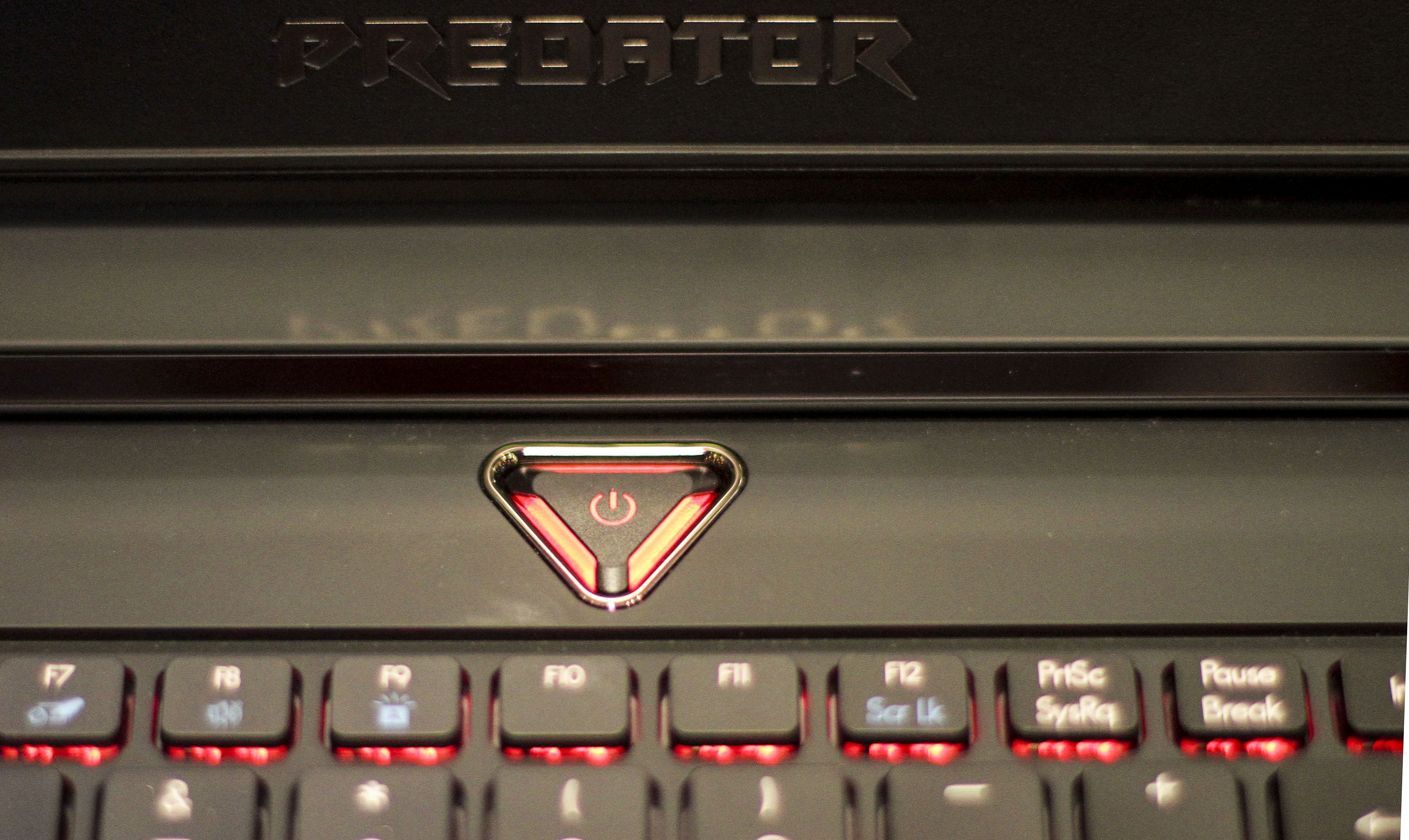 Laptop choi game Acer gia 80 trieu dong anh 7