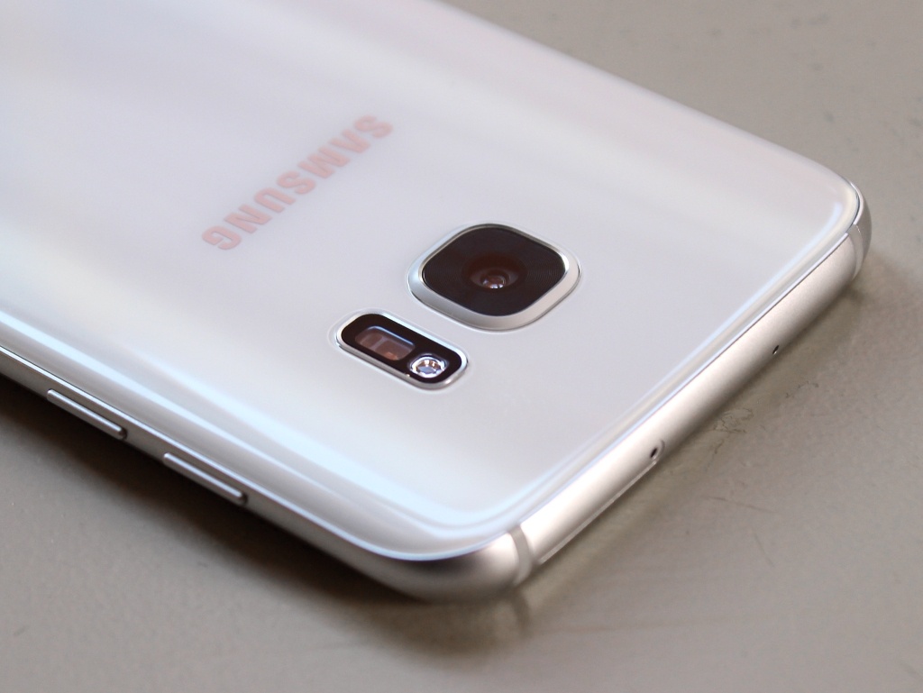 So anh chup Galaxy S7 voi cam bien Sony va Samsung hinh anh