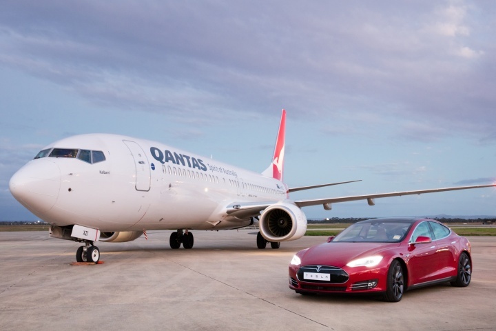 Xe điện Tesla đua tốc độ với Boeing 737 ảnh 2 Xe dien Tesla dua toc do voi Boeing 737 anh 2