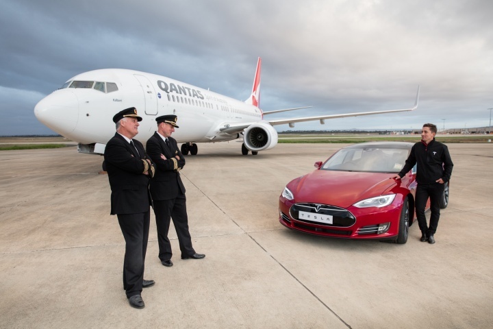 Xe điện Tesla đua tốc độ với Boeing 737 ảnh 1 Xe dien Tesla dua toc do voi Boeing 737 anh 1