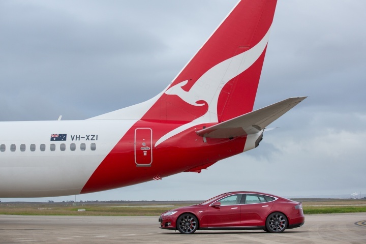 Xe điện Tesla đua tốc độ với Boeing 737 ảnh 3 Xe dien Tesla dua toc do voi Boeing 737 anh 3