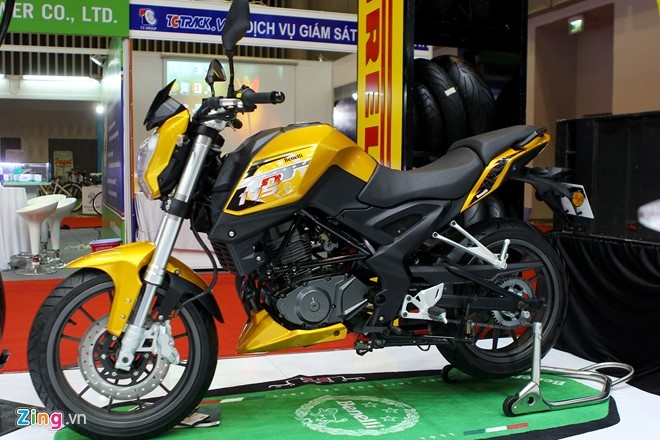 Naked bike co nho Benelli TNT 175 gia 75 trieu dong o VN hinh anh