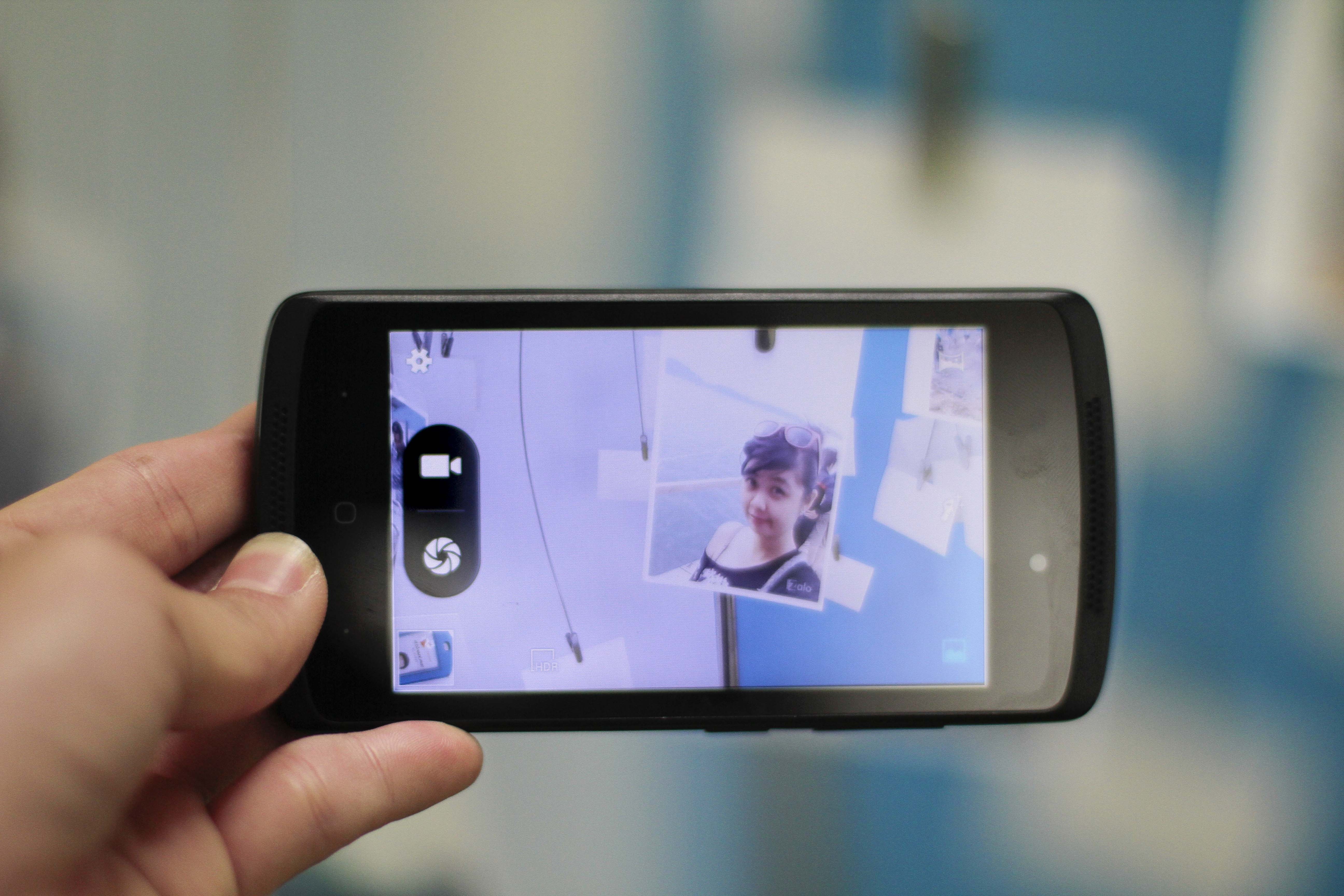 Smartphone An Dong Intex gia 900.000 dong. anh 12