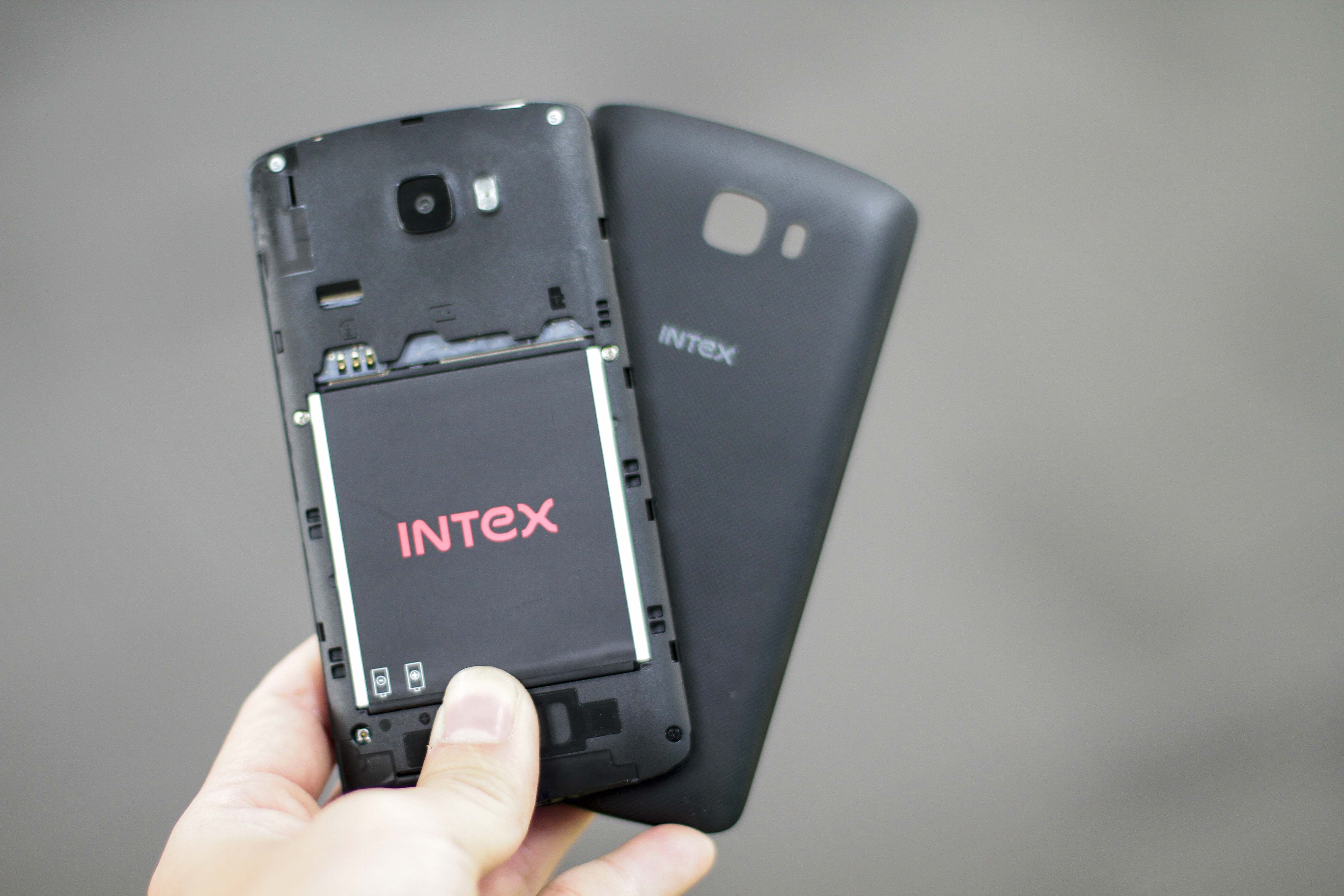 Smartphone An Dong Intex gia 900.000 dong. anh 7