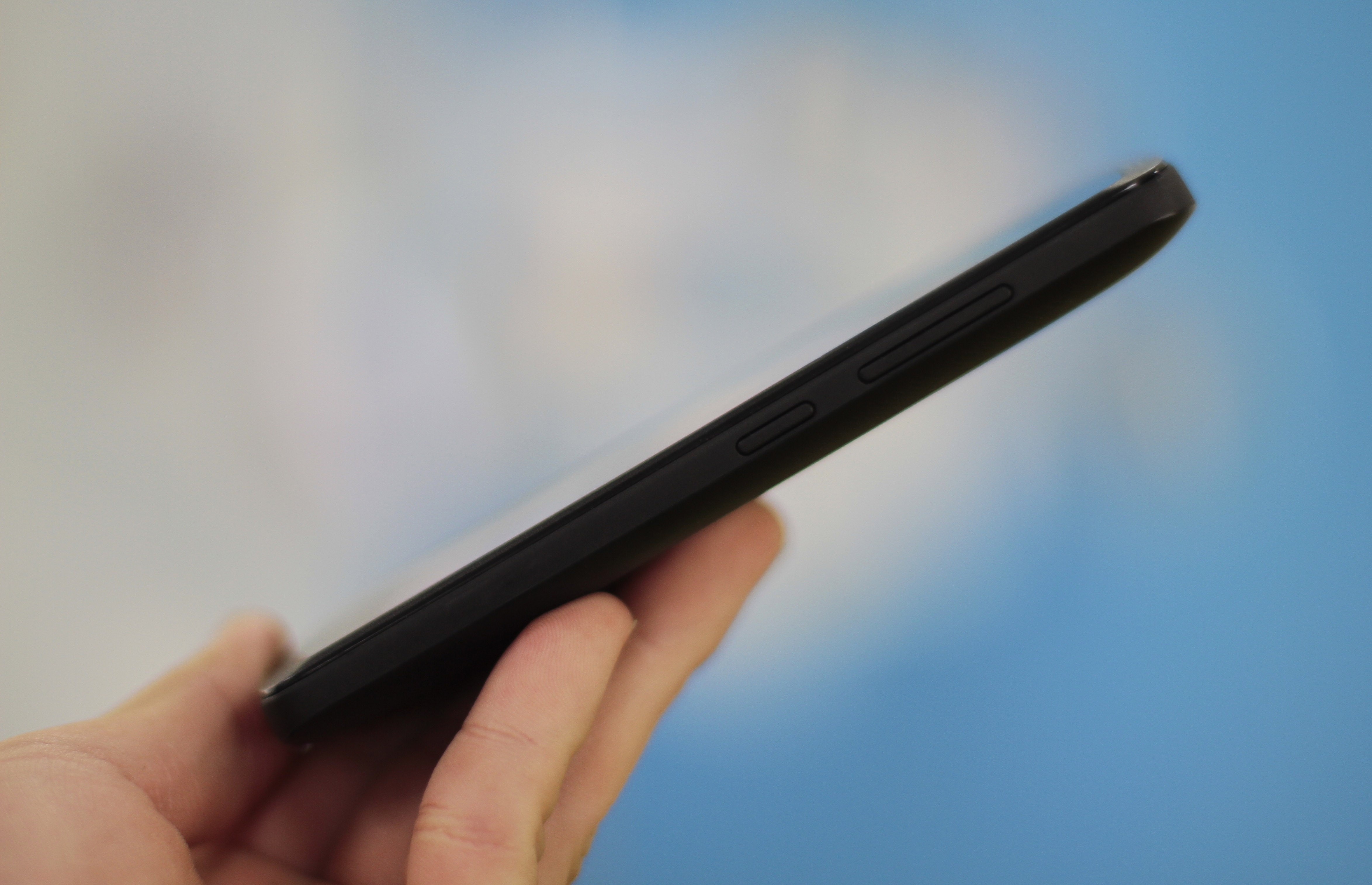 Smartphone An Dong Intex gia 900.000 dong. anh 8